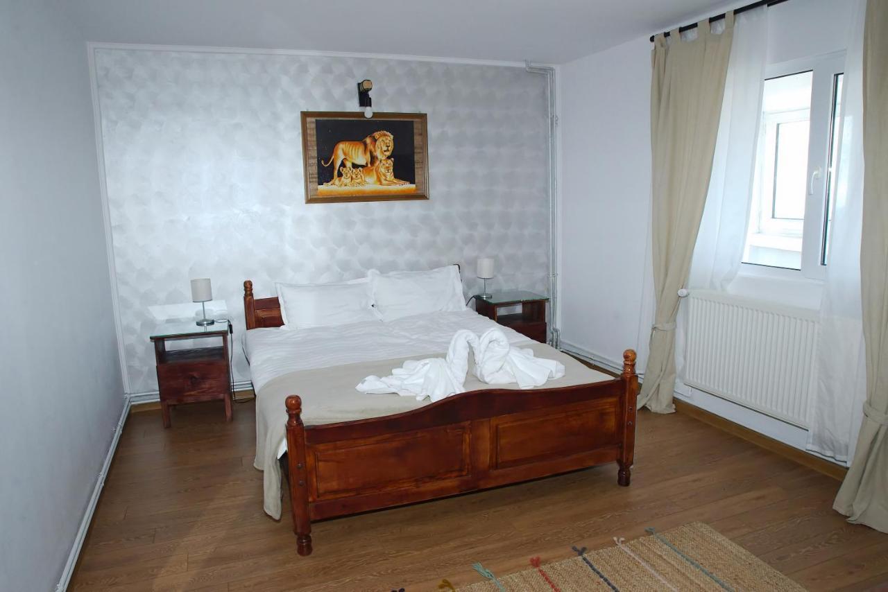 Pensiunea Royal Ranca Buitenkant foto
